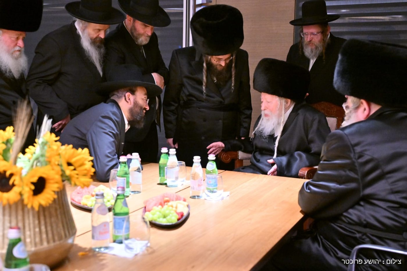 האדמו"ר מגור בשדה התעופה בדרכו לארה"ב
