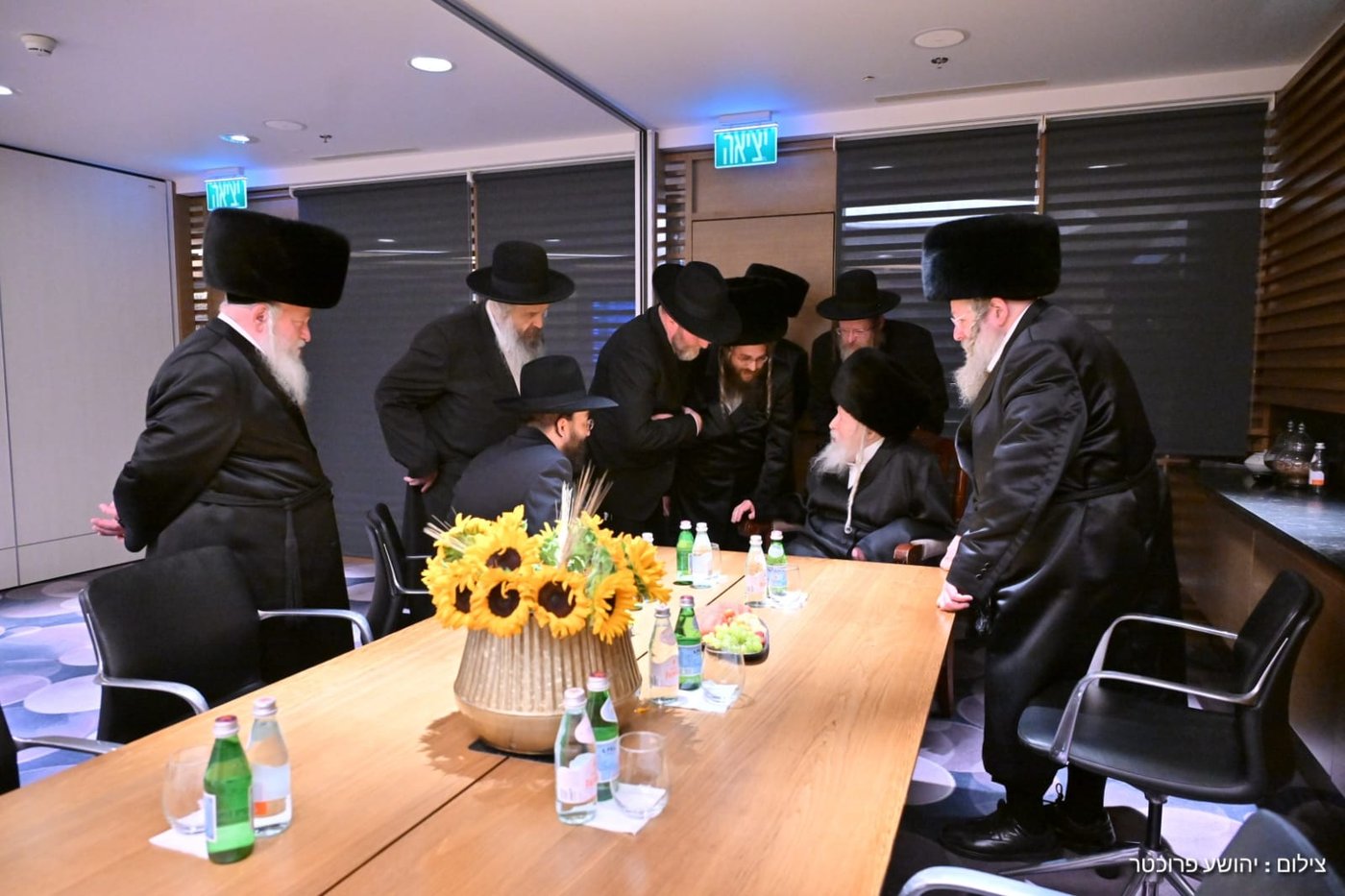 האדמו"ר מגור בשדה התעופה בדרכו לארה"ב