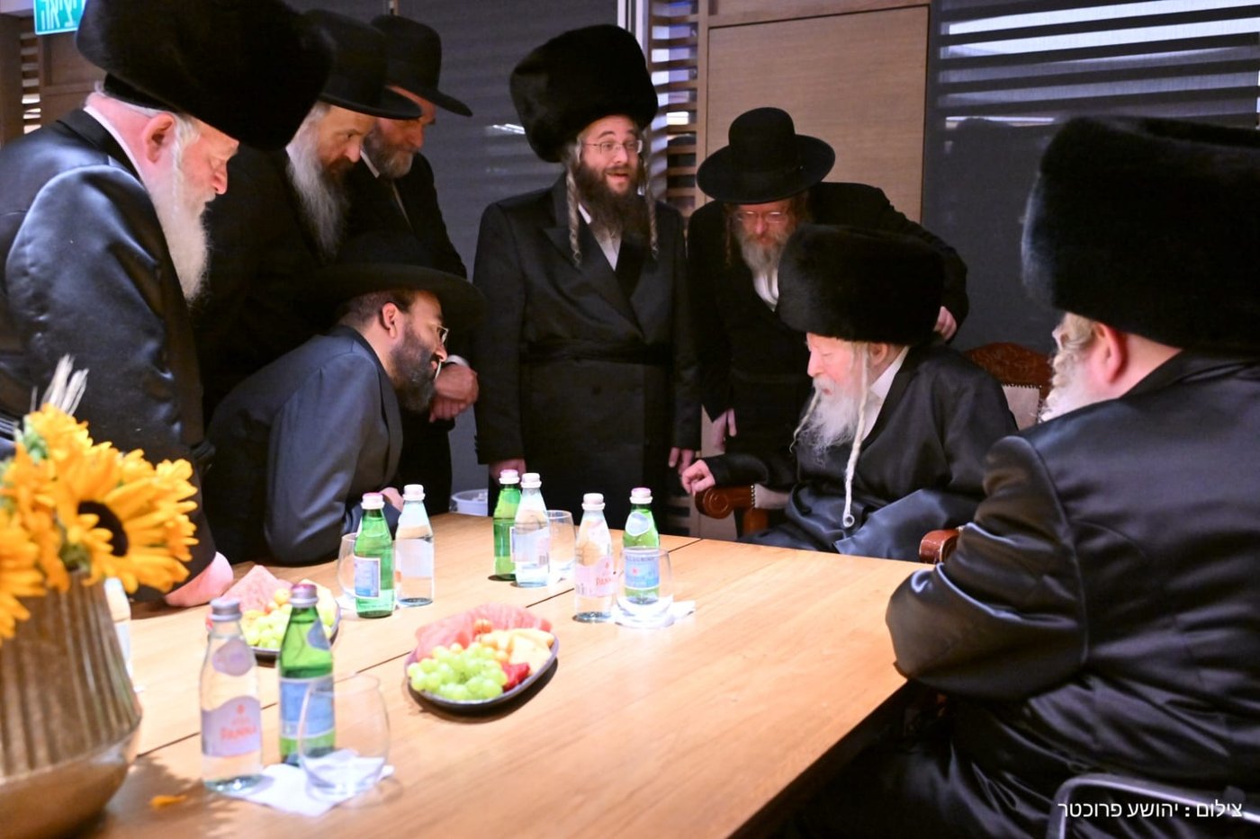 האדמו"ר מגור בשדה התעופה בדרכו לארה"ב