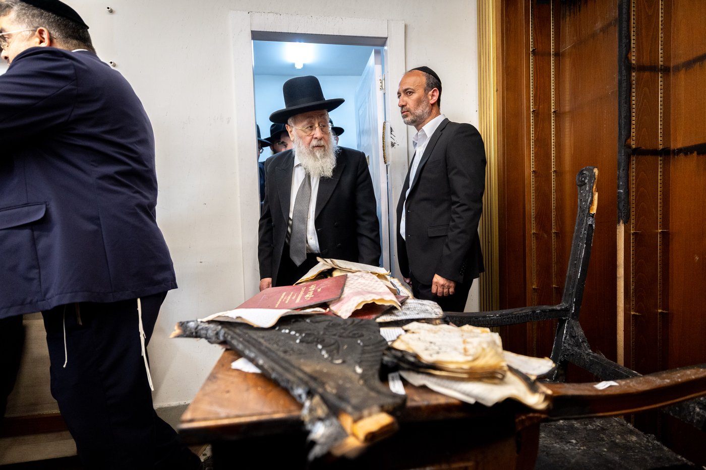 הראש"ל הגר"י יוסף בבית מדרשו שהוצת