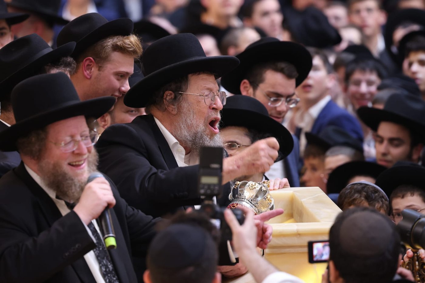חנוכת ארון הקודש הגדול והמפואר בעולם ב'עטרת שלמה'