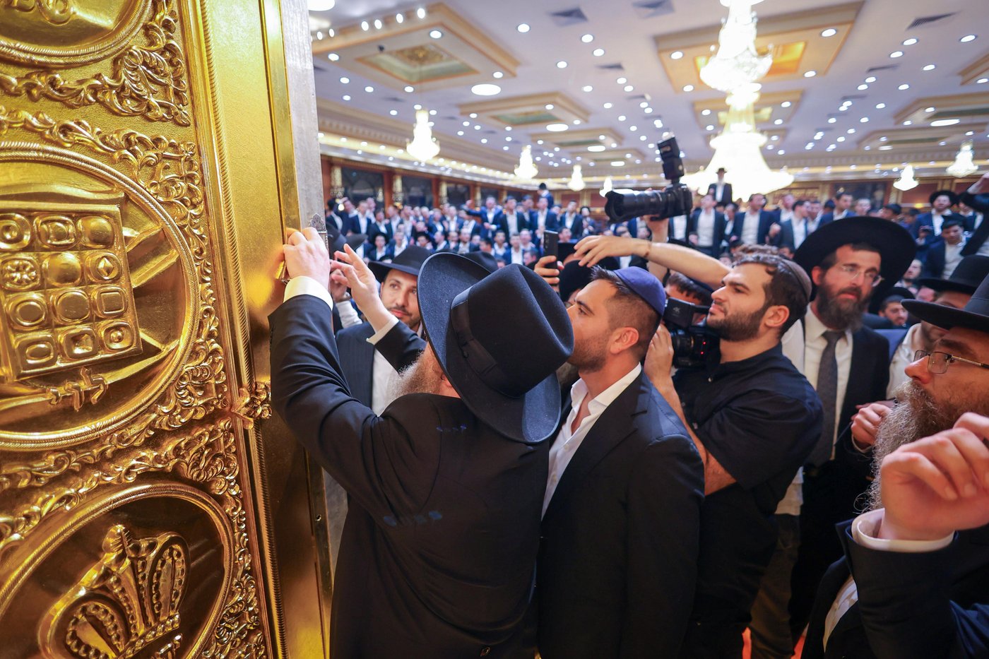 חנוכת ארון הקודש הגדול והמפואר בעולם ב'עטרת שלמה'