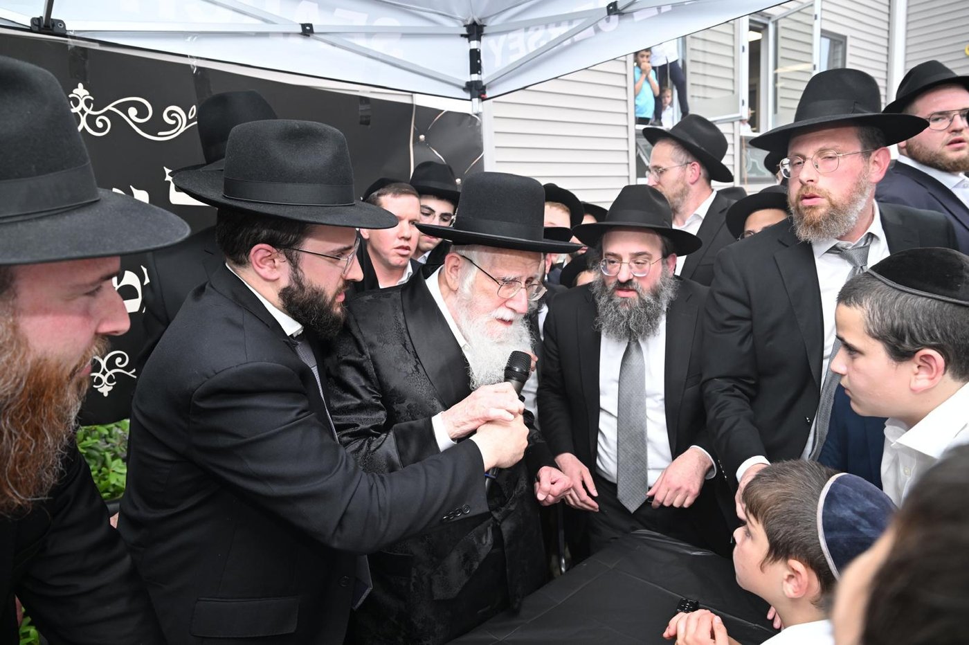 הקהילה בליקווד עם הגר"ע אוירבך