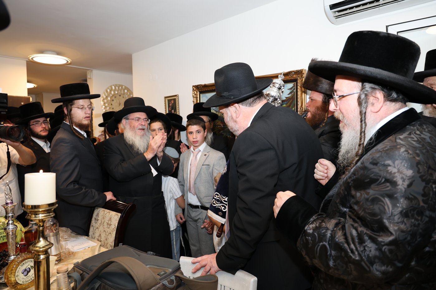 הכנסת ס"ת לביהמ"ד ביאלה ב"ב בביתר