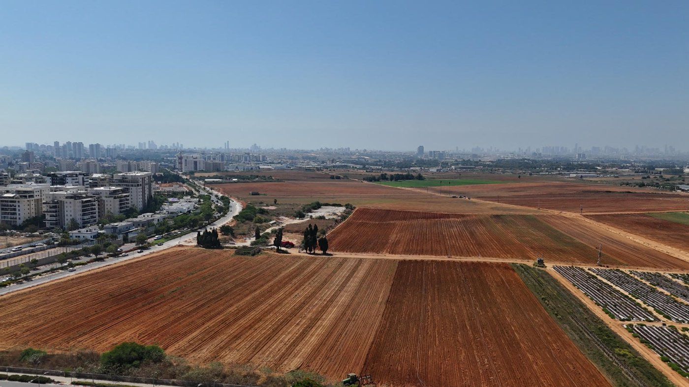 הבעלות על הקרקע פרטית והיא צמודת דופן לשכונות קיימות