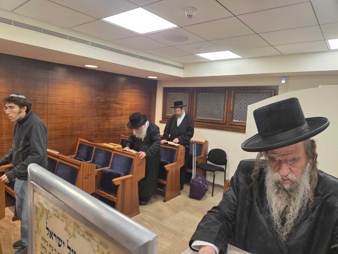 גאב"ד מאקאווא בשדה התעופה 
