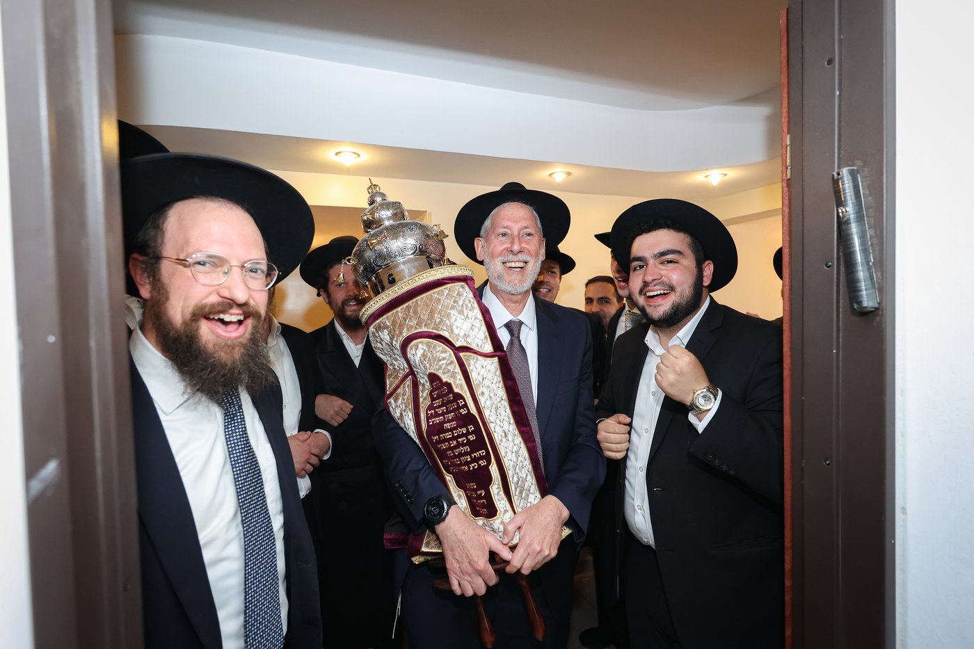 הכנסת ס"ת לקהילת 'בית שלמה' בירושלים