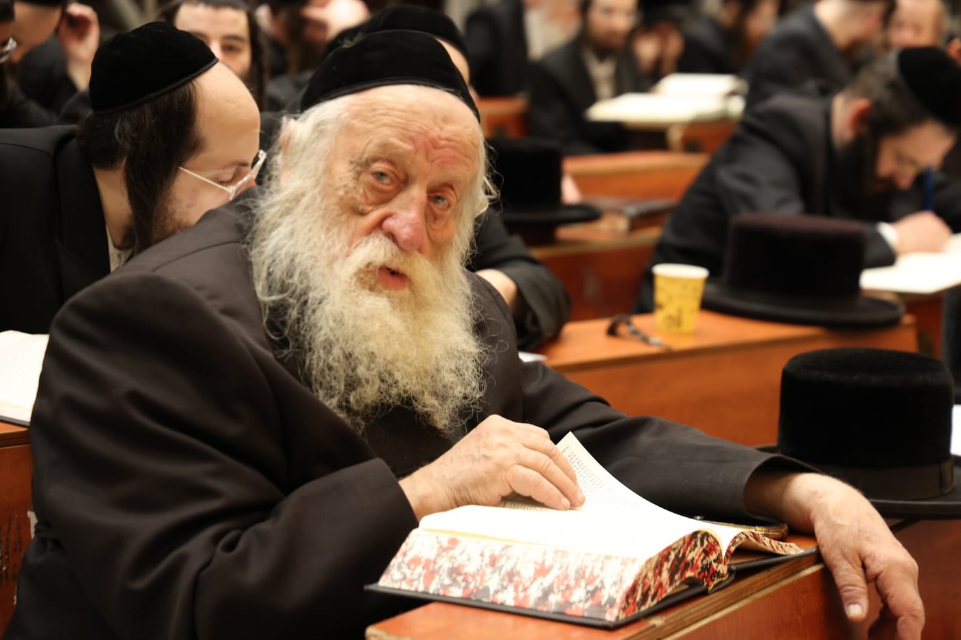 הרב אפרים זלמן לרנר ז"ל בלימוד שיעורי תורה ברבים
