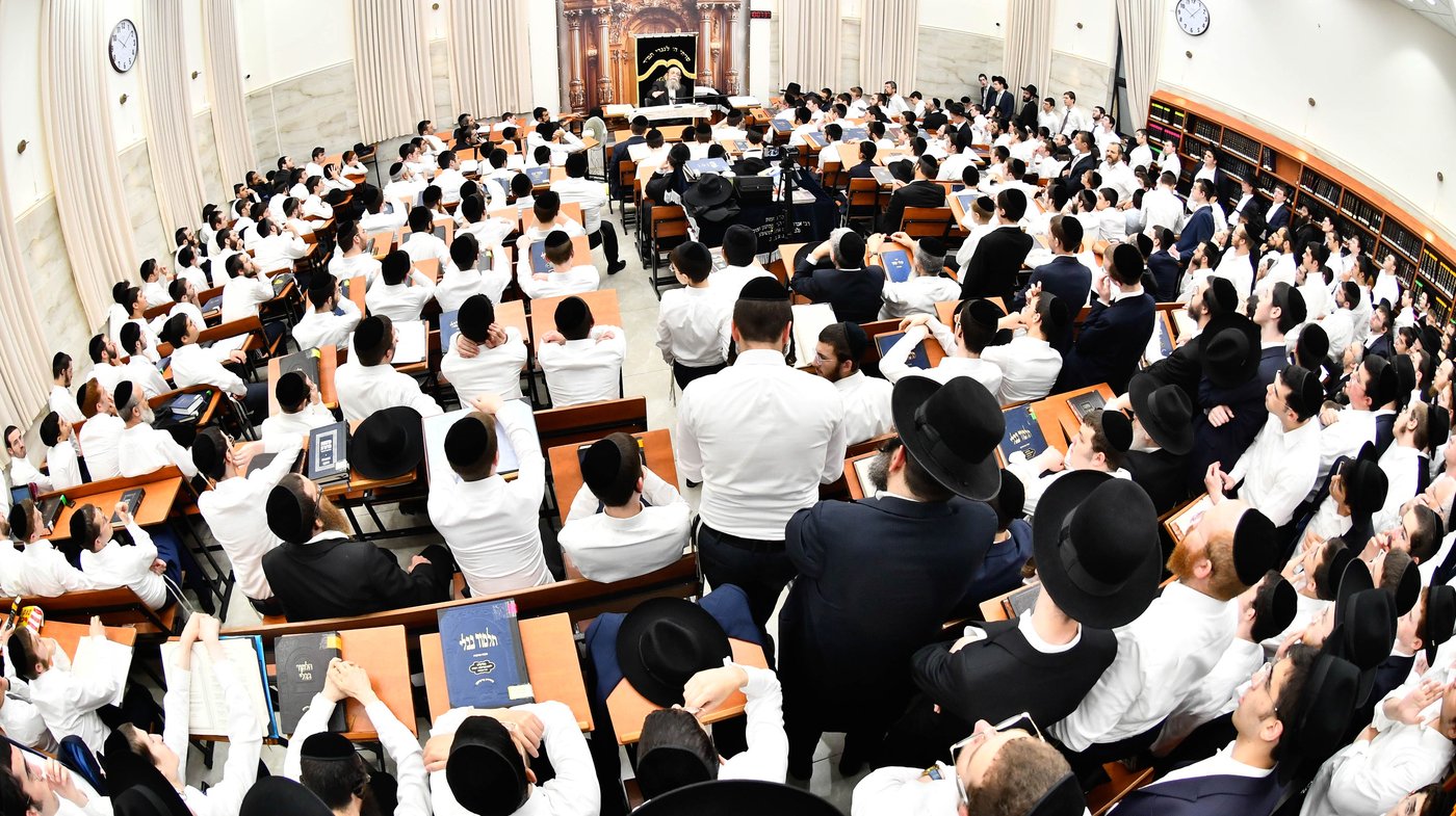 הגאון רבי ישראל בונים שרייבר בשיחה בבית השם