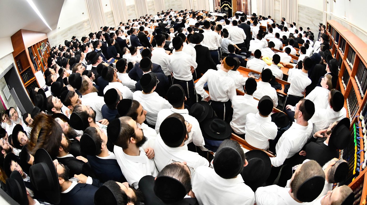הגאון רבי ישראל בונים שרייבר בשיחה בבית השם