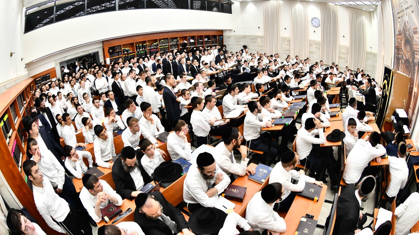 הגאון רבי ישראל בונים שרייבר בשיחה בבית השם