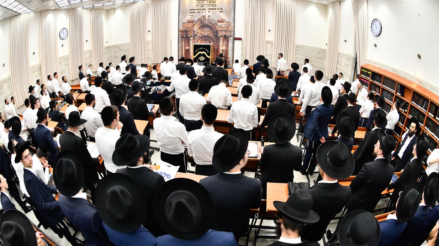 הגאון רבי ישראל בונים שרייבר בשיחה בבית השם