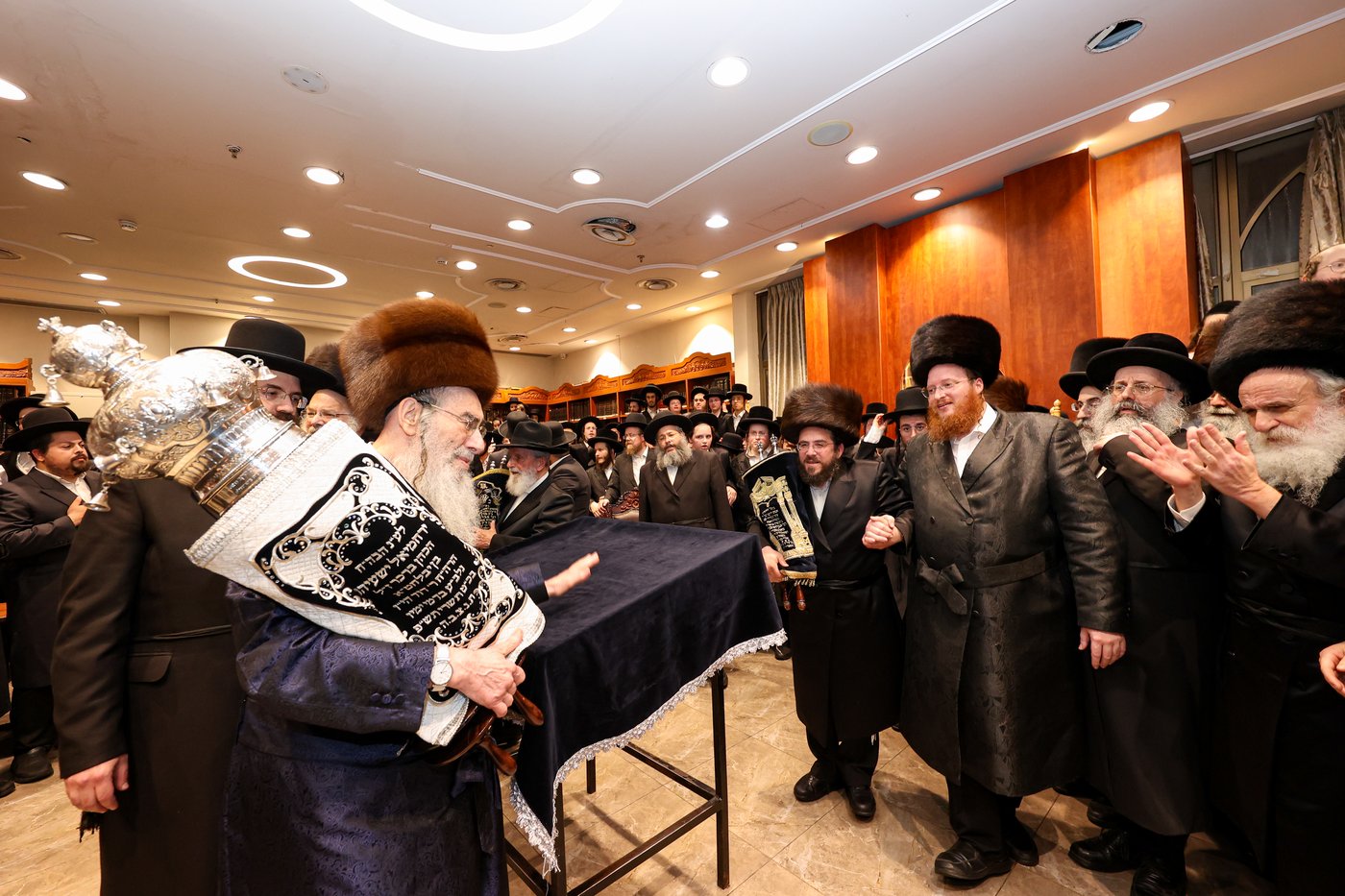 הכנסת ס"ת לישיבת אלכסנדר