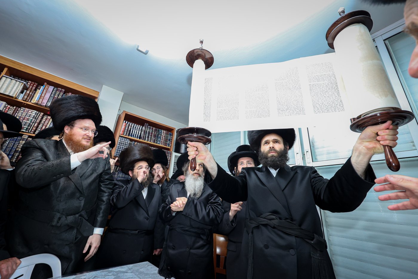 הכנסת ס"ת לישיבת אלכסנדר