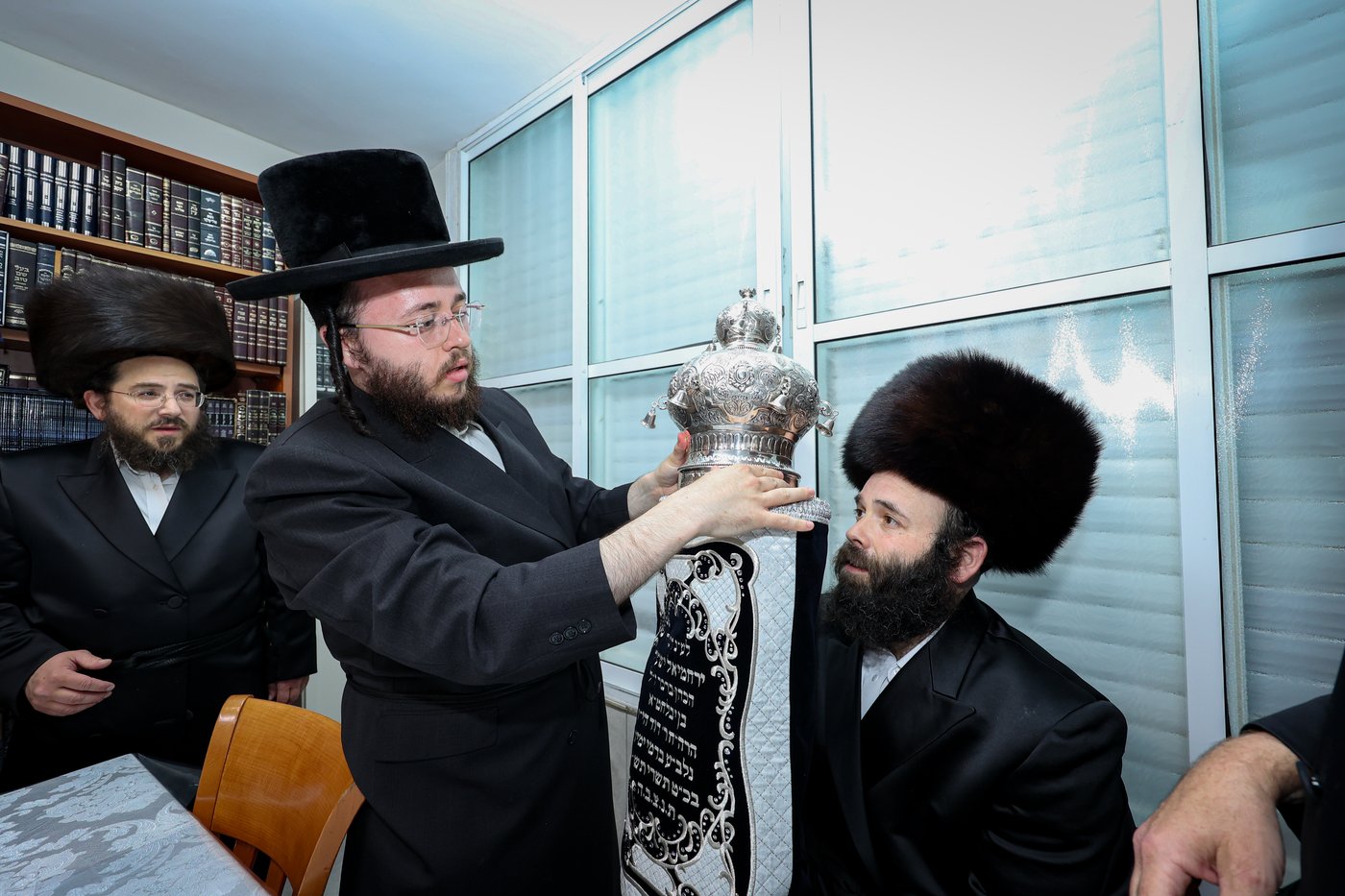 הכנסת ס"ת לישיבת אלכסנדר