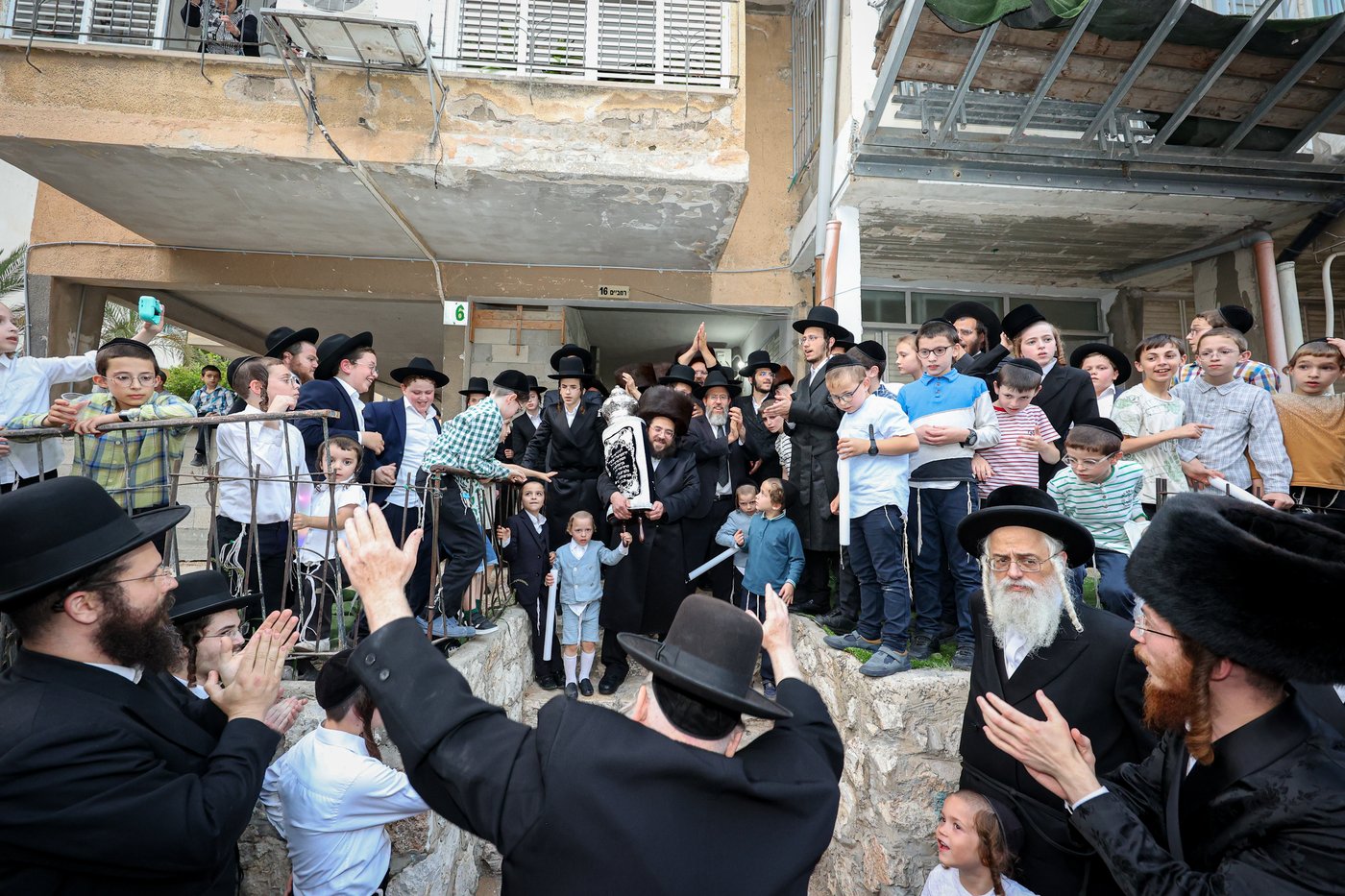 הכנסת ס"ת לישיבת אלכסנדר