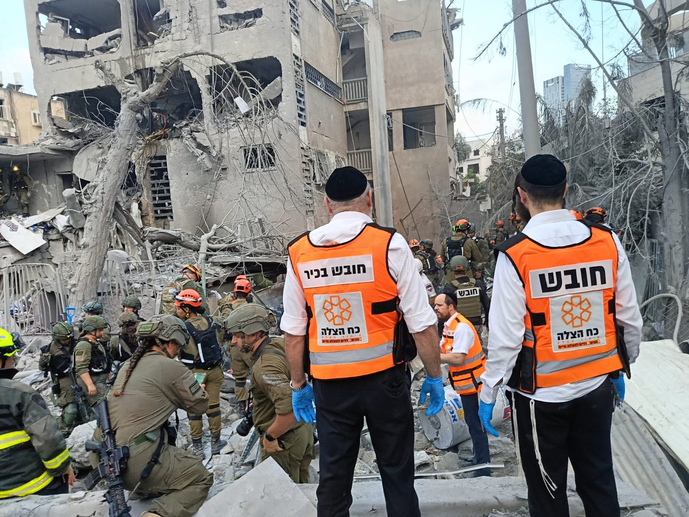 תושבי המרכז והצפון נקראו לשהות ליד מרחב מוגן | איום מטהרן: "נערכים למתקפת טילים גדולה ועוצמתית"