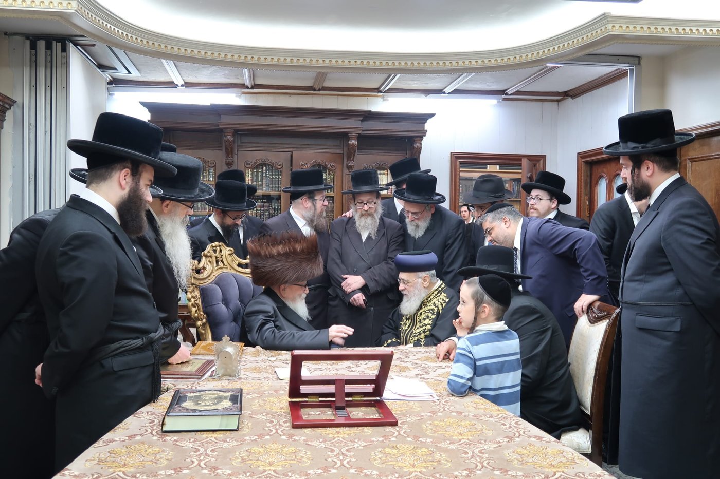 שיעור וביקור היסטורי של הראש"ל הגר"י יוסף בעיירה סקווירא | תיעוד מיוחד