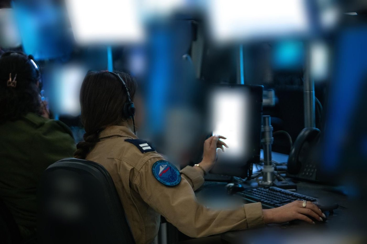 חדר הבקרה בחיל האוויר בזמן היירוטים