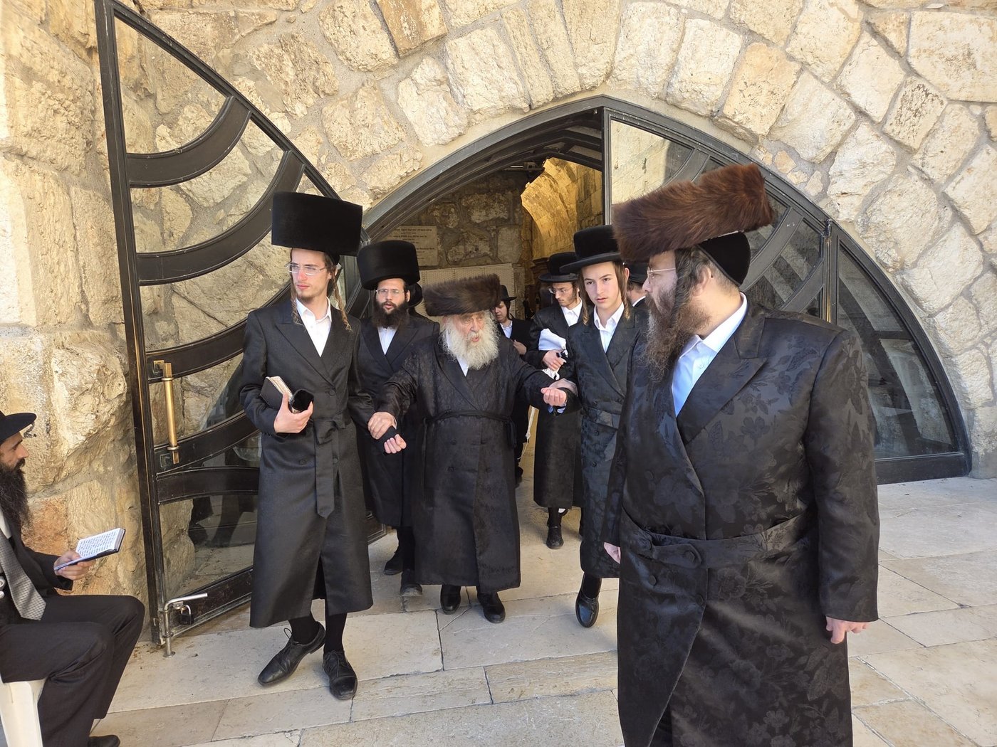 הגה"צ גאב"ד מאקאווא בכותל המערבי