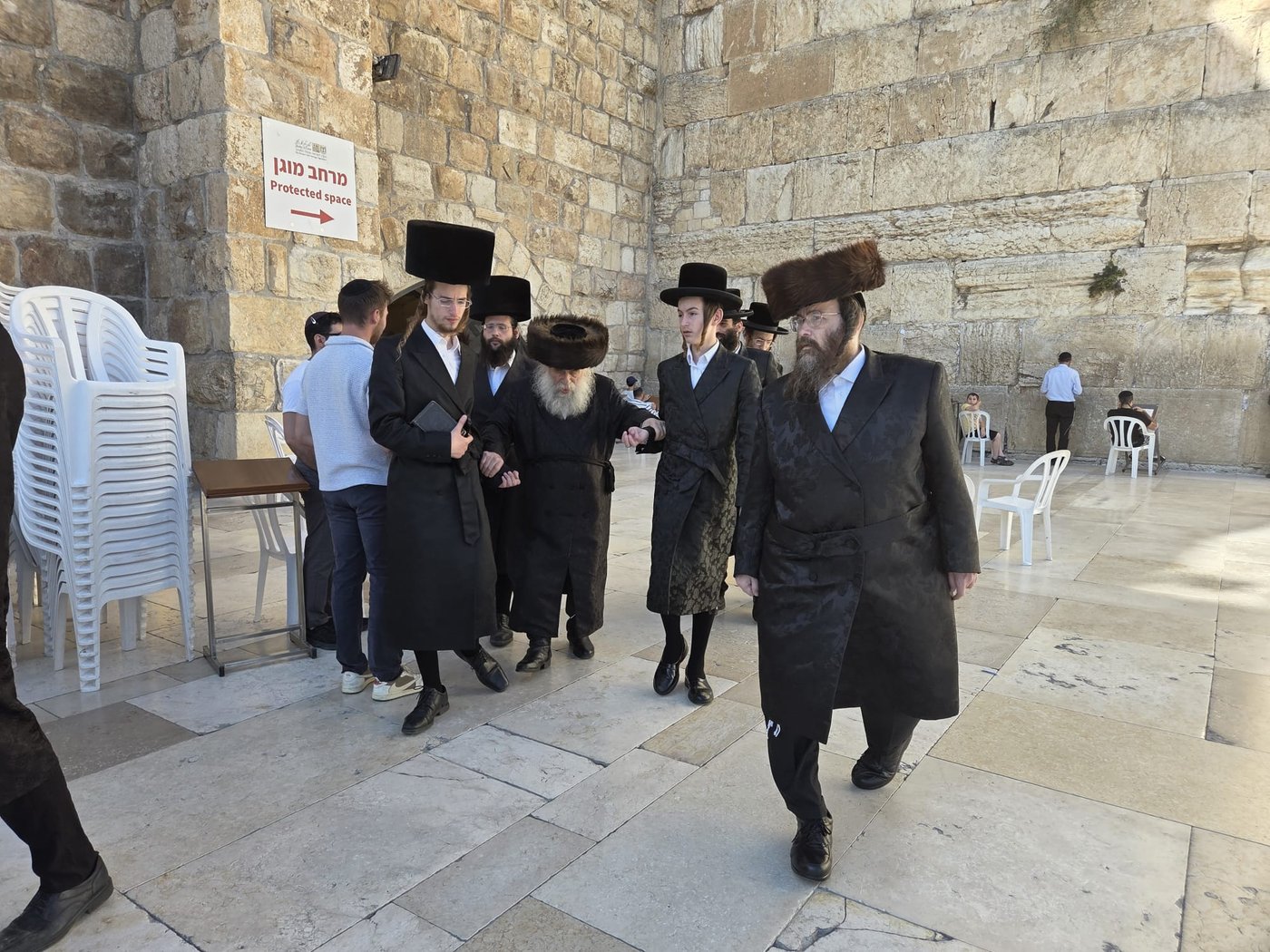 הגה"צ גאב"ד מאקאווא בכותל המערבי