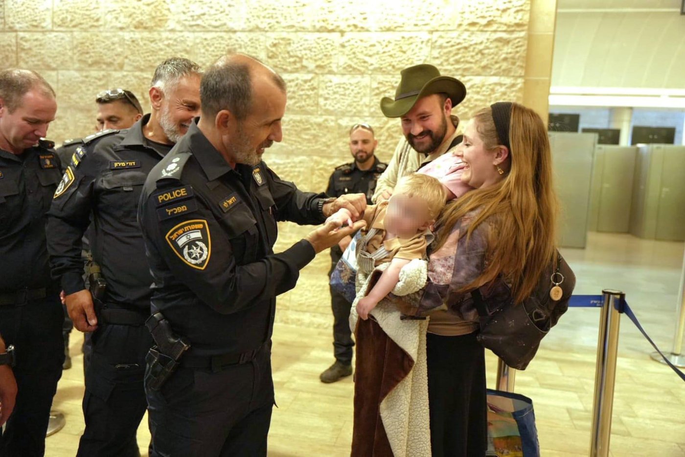 מפכ"ל המשטרה עם מפונים