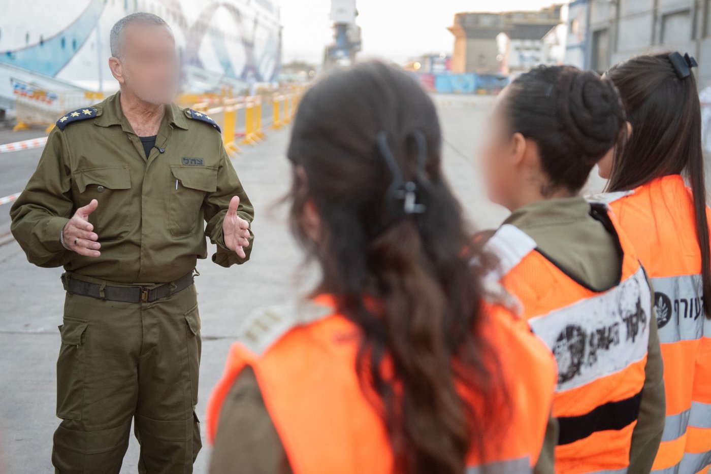 עגינת האונייה בנמל אשדוד