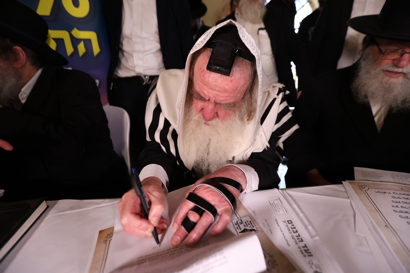 שטר השידוכים עליו חתמו מרנן ורבנן גדולי ישראל שליט"א
