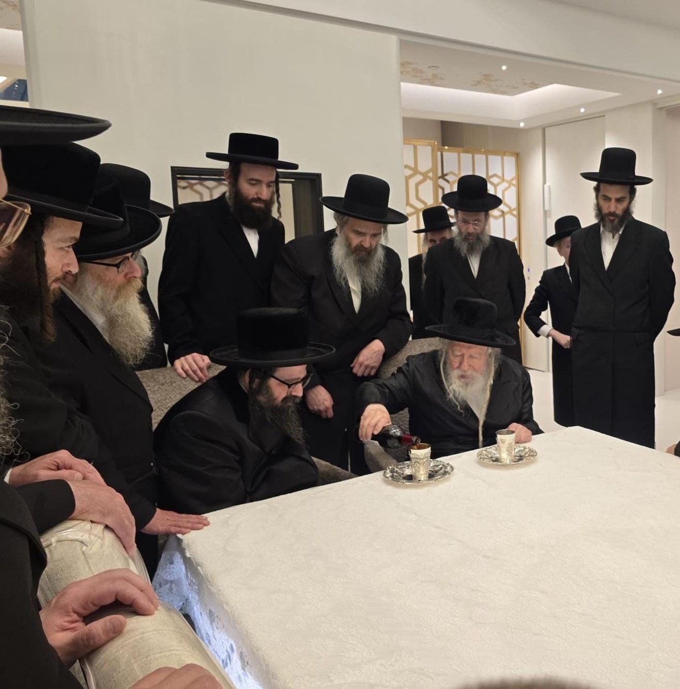 האדמו"ר מזוויעהיל מונסי בביקור אצל האדמו"ר מגור