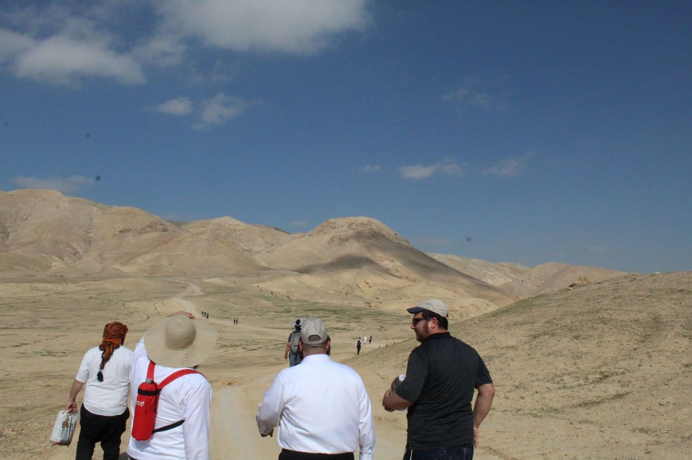 מתוך הספר "המקומות הנדירים הקדושים והרטובים בארץ ישראל"