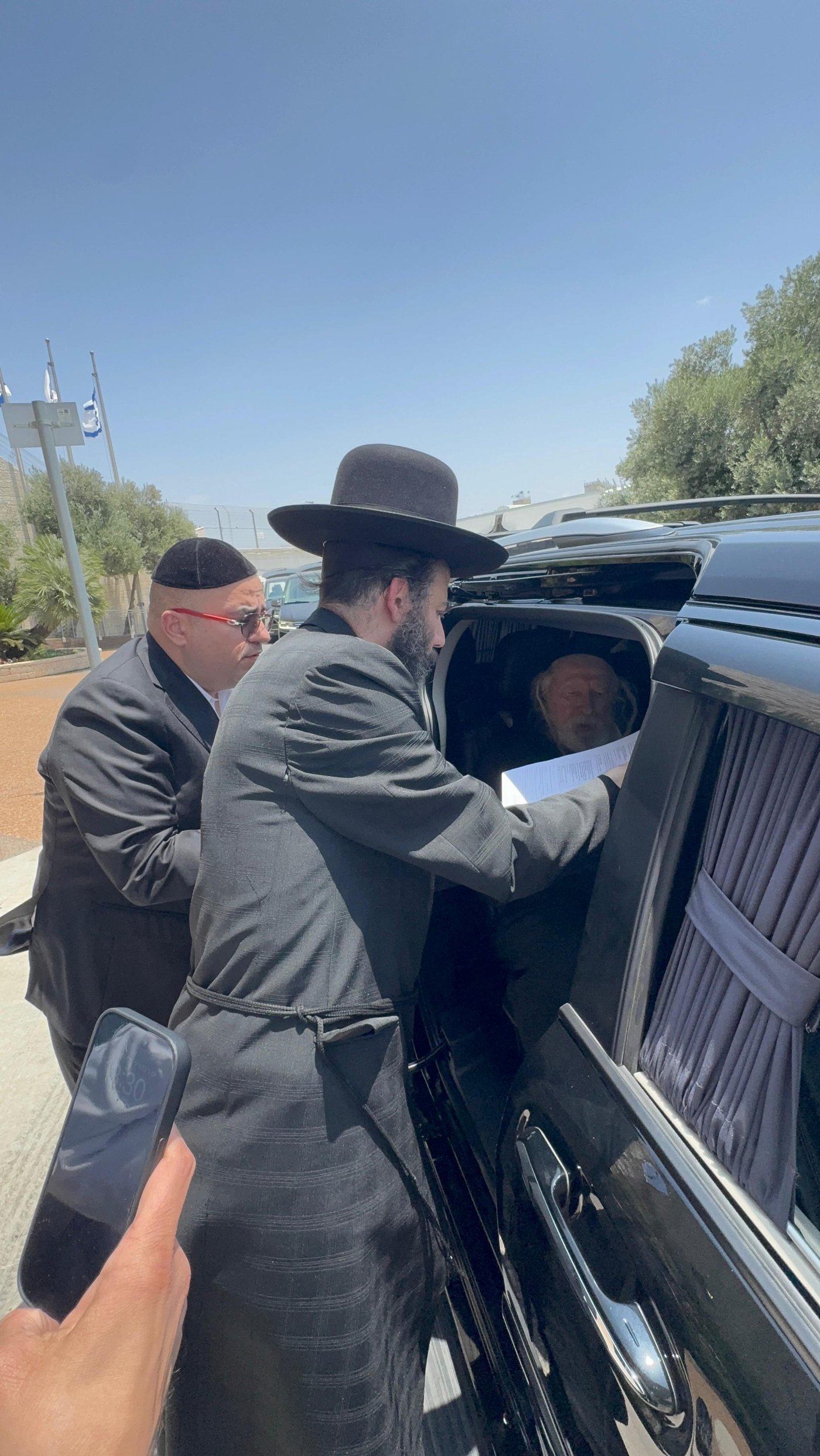 האדמו"ר מגור בהגעתו לארץ