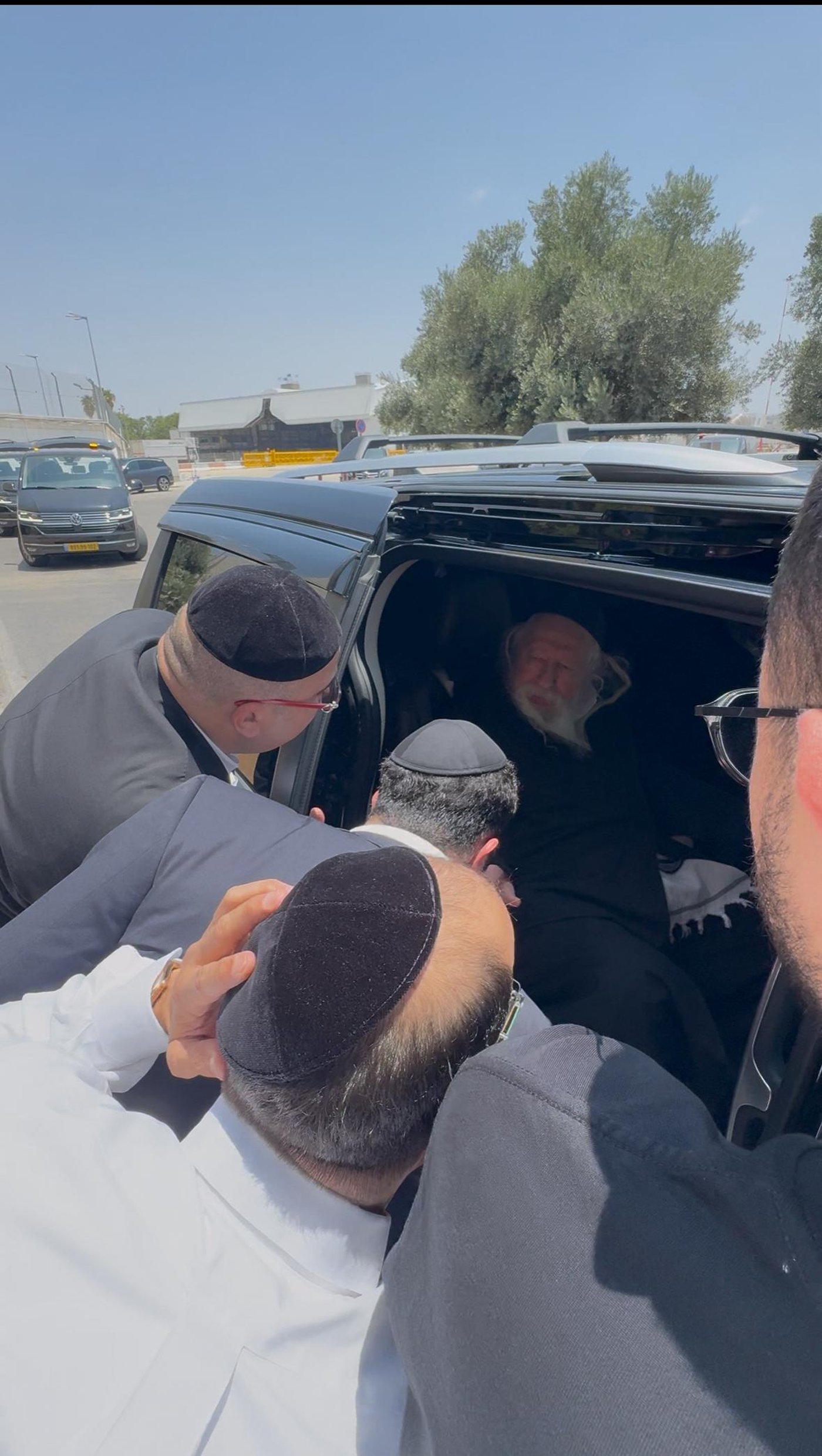 האדמו"ר מגור בהגעתו לארץ