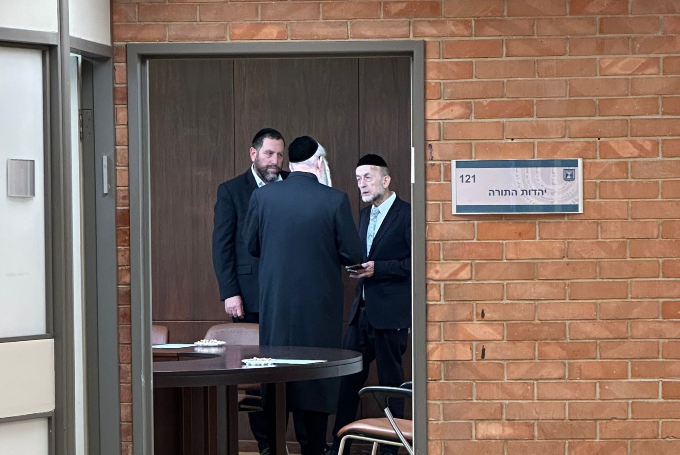 ישיבת סיעת יהדות התורה, מוקדם יותר היום 