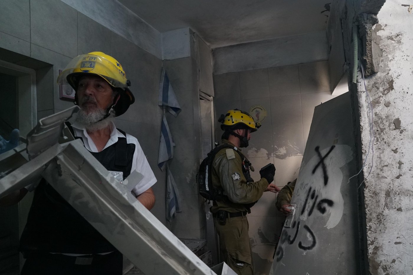 כוחות פיקוד העורף בזירת הנפילה בבאר שבע