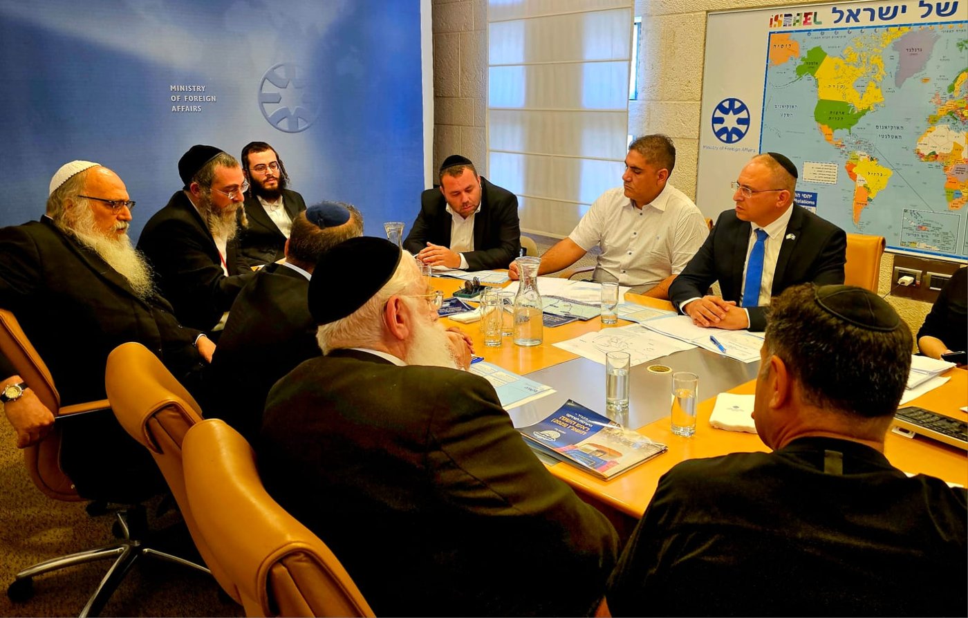 ישיבת ההיערכות במשרד החוץ בנושא הנסיעה לאומן.
