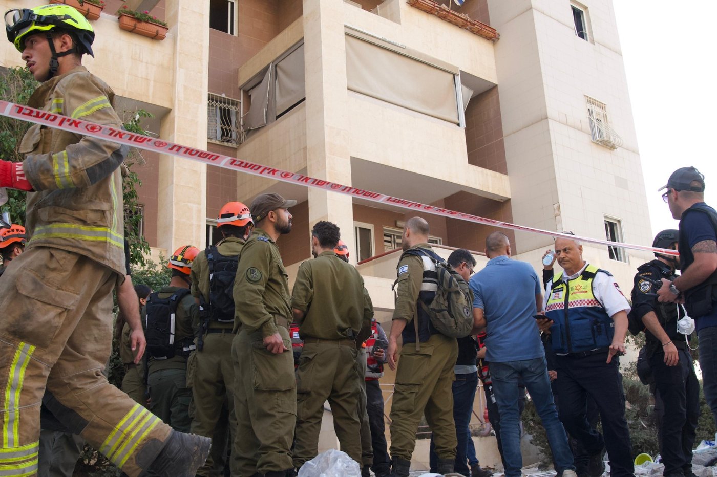 כוחות פיקוד העורף בזירת הנפילה בבאר שבע