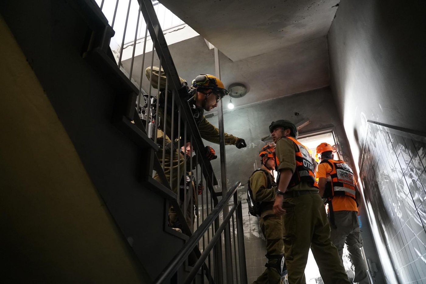 כוחות פיקוד העורף בזירת הנפילה בבאר שבע