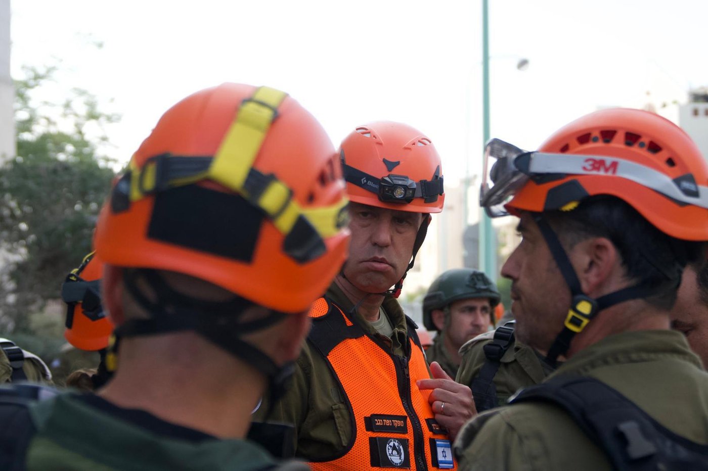 כוחות פיקוד העורף בזירת הנפילה בבאר שבע