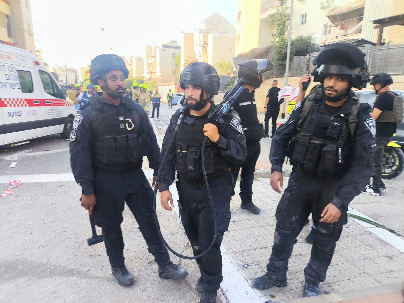 פעילות כוחות המשטרה בזירת הנפילה בבאר שבע