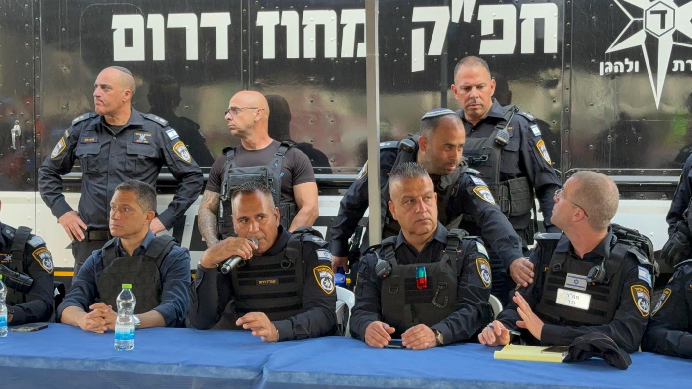 פעילות כוחות המשטרה בזירת הנפילה בבאר שבע