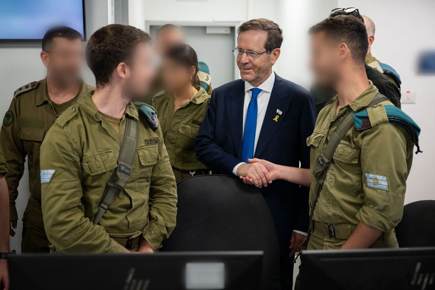 הנשיא עם לוחמי הסייבר