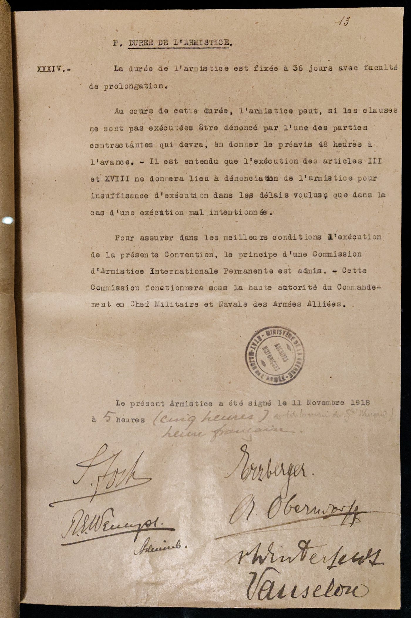 העמוד האחרון מהסכם השלום שנחתם ב-18 לנובמבר 1918 (הסכם זה קדם את הסכם ורסאי)