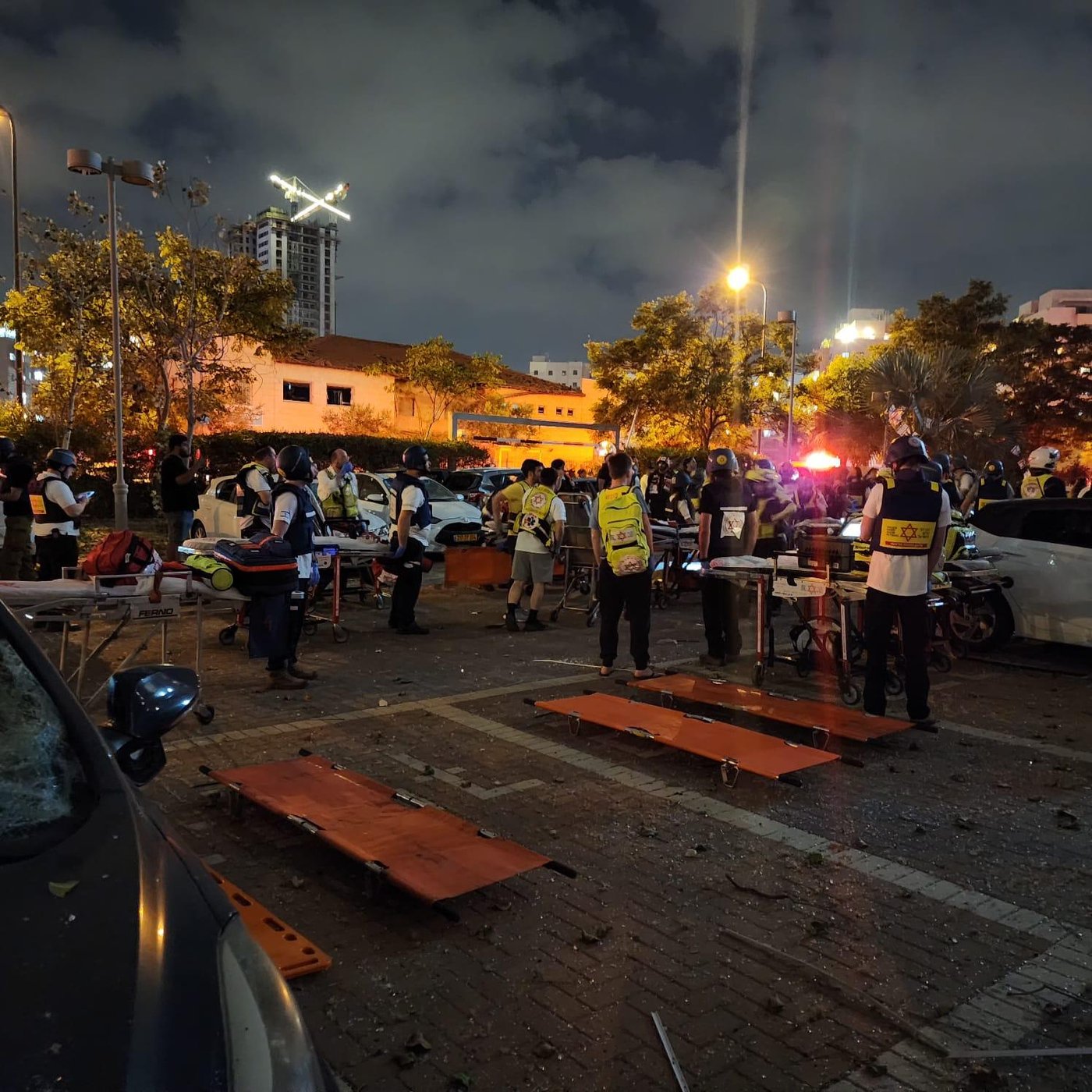 פעילי מד"א בזירות נפילת הטילים במבצע 'עם כלביא'