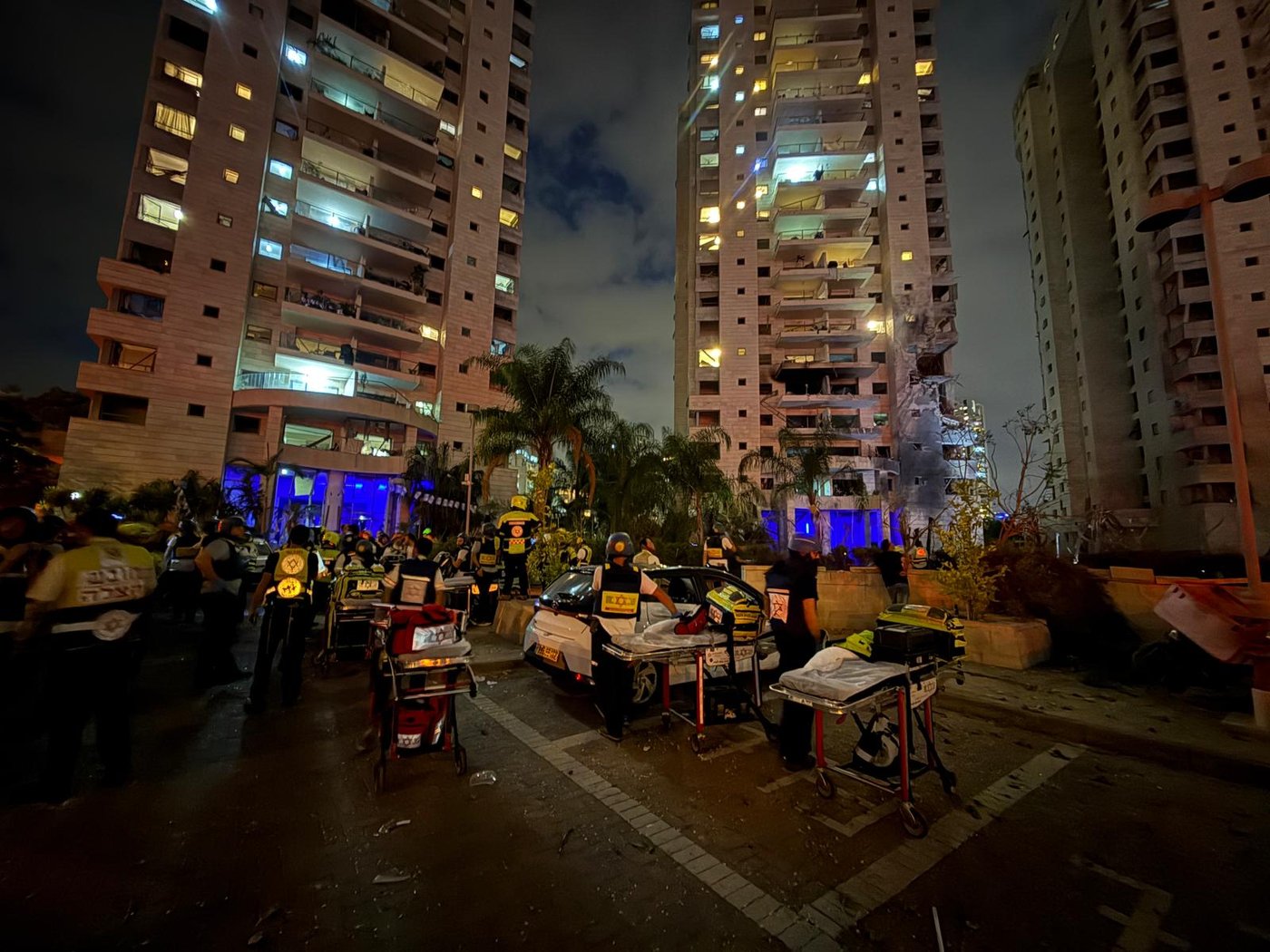 פעילי מד"א בזירות נפילת הטילים במבצע 'עם כלביא'