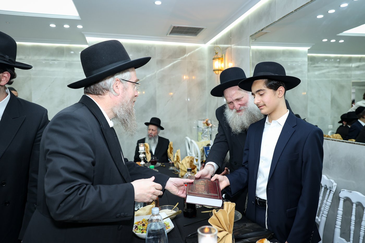  שמחת הבר מצוה לנכד הגאון ר' דוד פיינשטיין