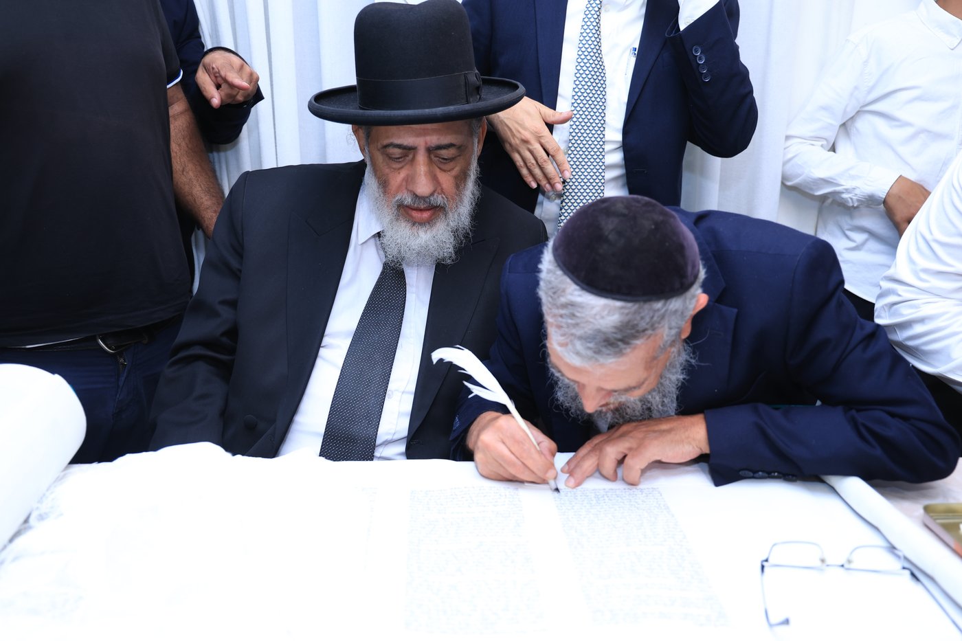 הכנסת ס"ת לקהילת 'היכל יוסף שלום'