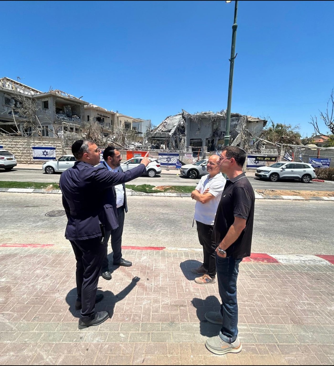 ביוזמת 'קדם': יו"ר ועדת הבריאות סייר במתחם בית אבות שנפגע מהדף נפילת טיל