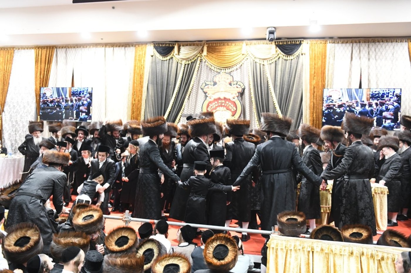 שמחת נישואי נכדת האדמו"ר מבעלזא