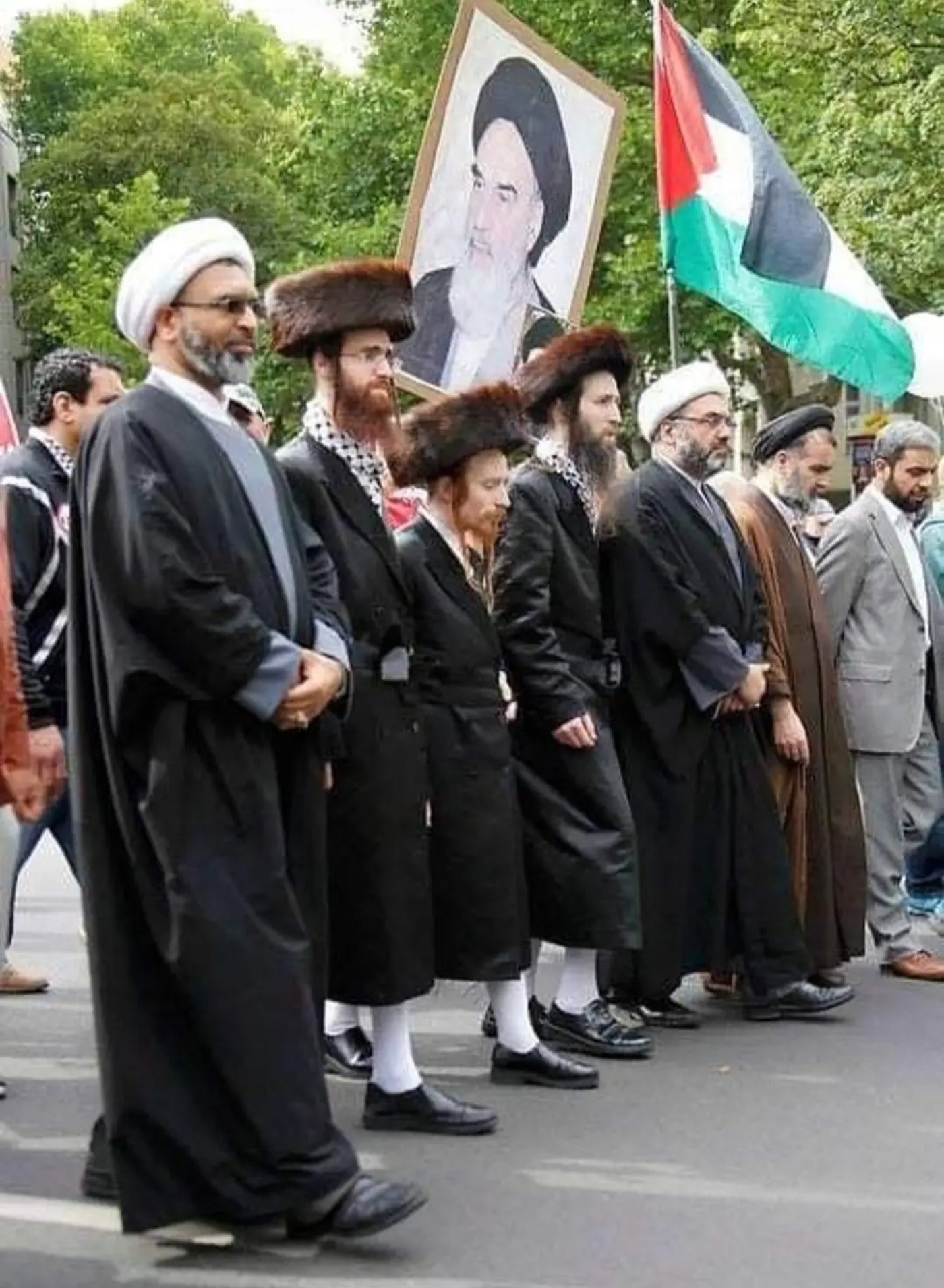 גורי תלמידי סאטמר לצד פושעי ישראל