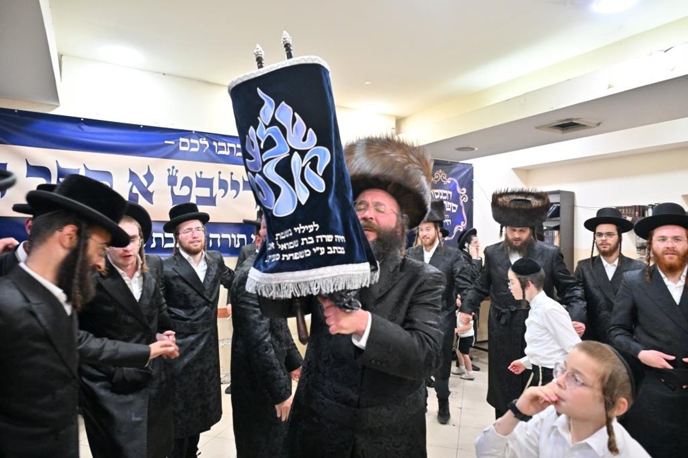 מעמד הכנסת ספר תורה לישיבת 'חיי תורה'